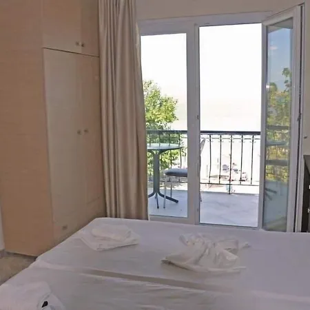 Sunrise מלון דירות 3*