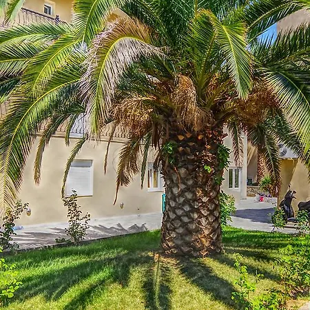 Sunrise מלון דירות 3*