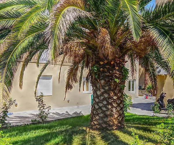 Sunrise Aparthotel 3*